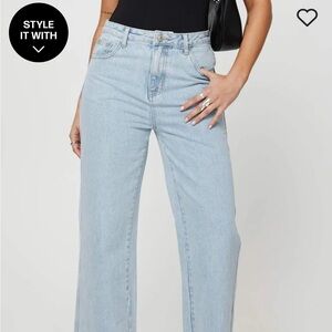High rise jeans mom-stretch 
5-pocket design straight leg
100% cotton